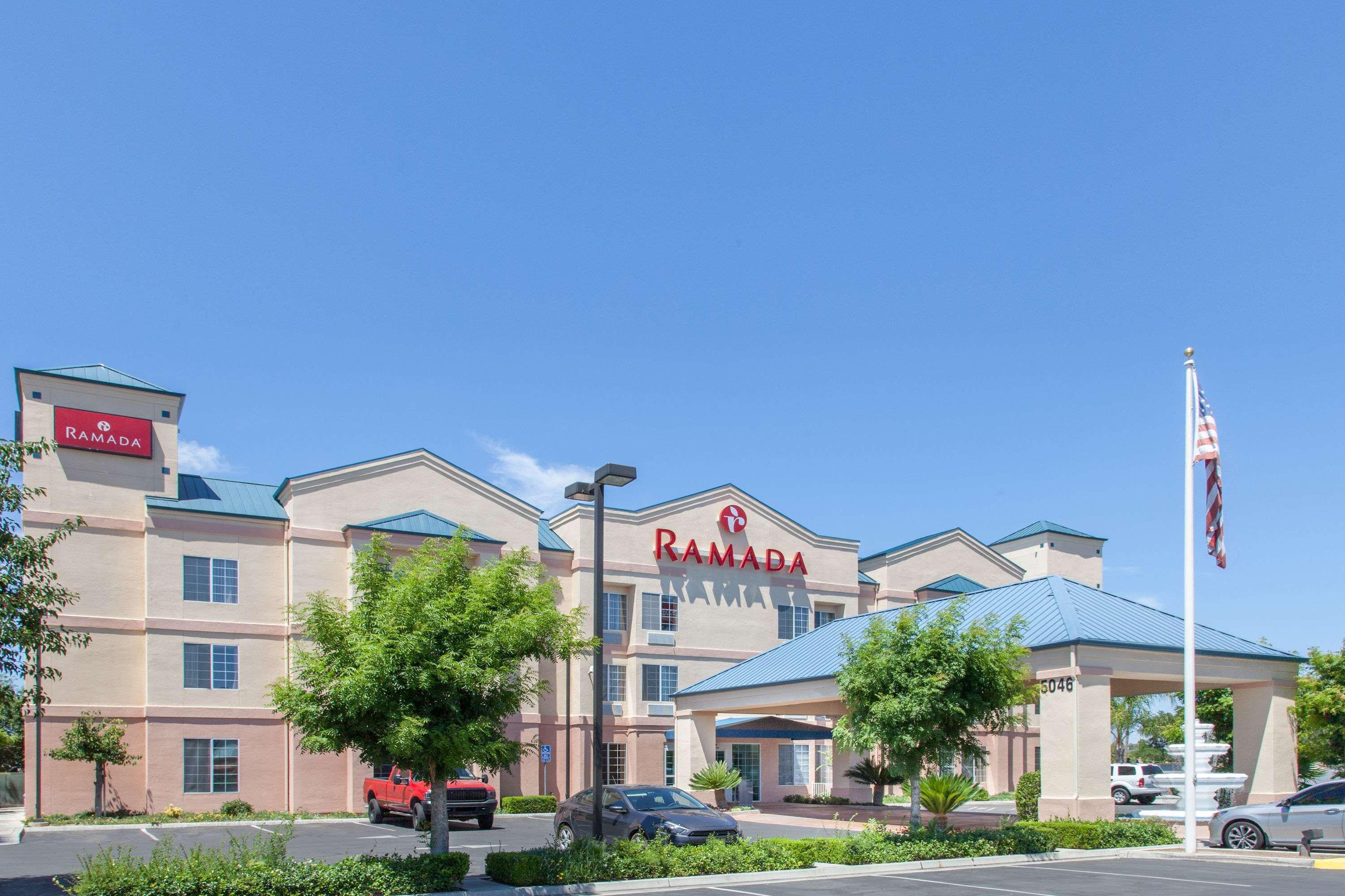 Ramada By Wyndham Fresno Northwest Hotel Exterior photo