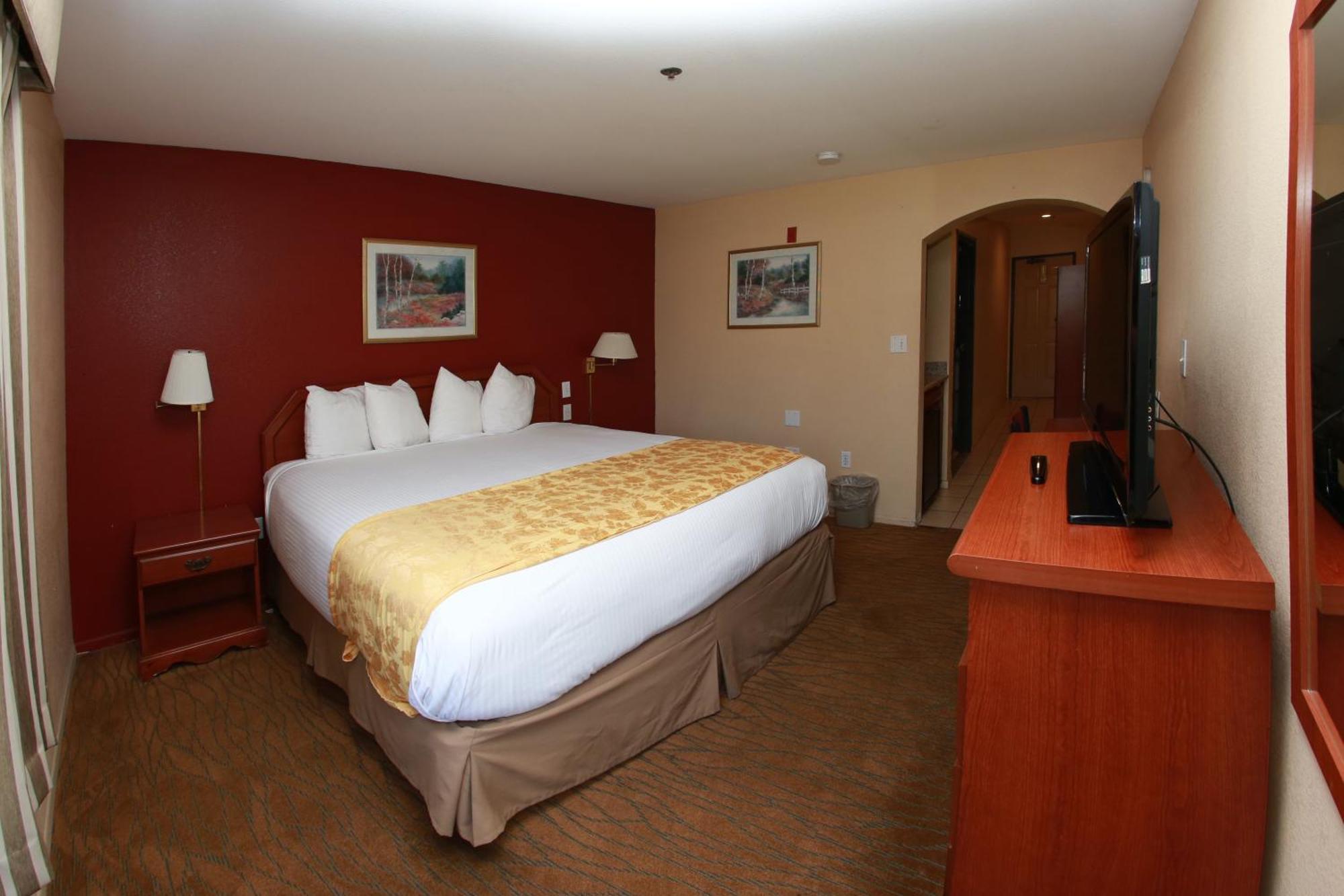 Ramada By Wyndham Fresno Northwest Hotel Exterior photo