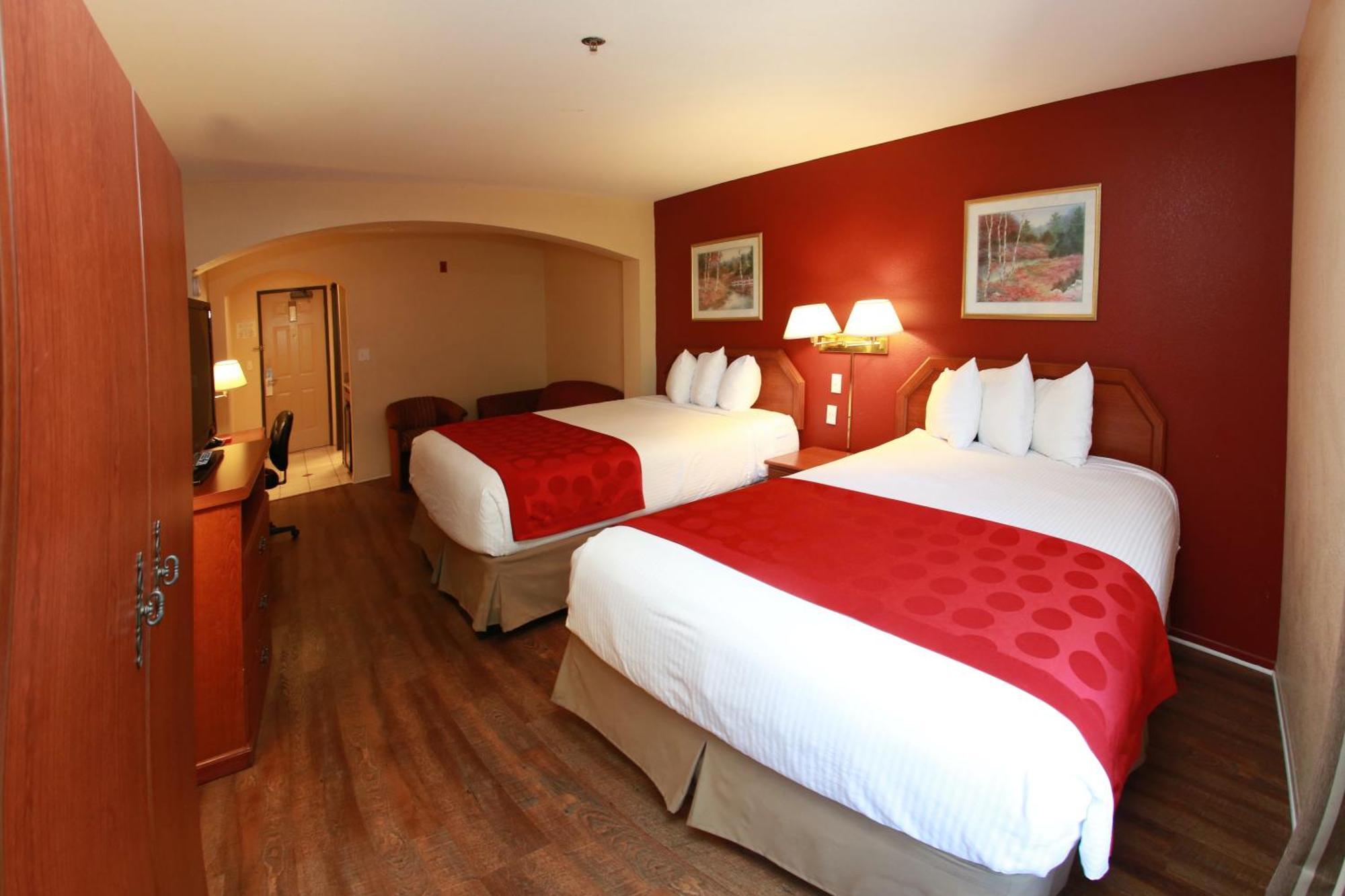 Ramada By Wyndham Fresno Northwest Hotel Exterior photo